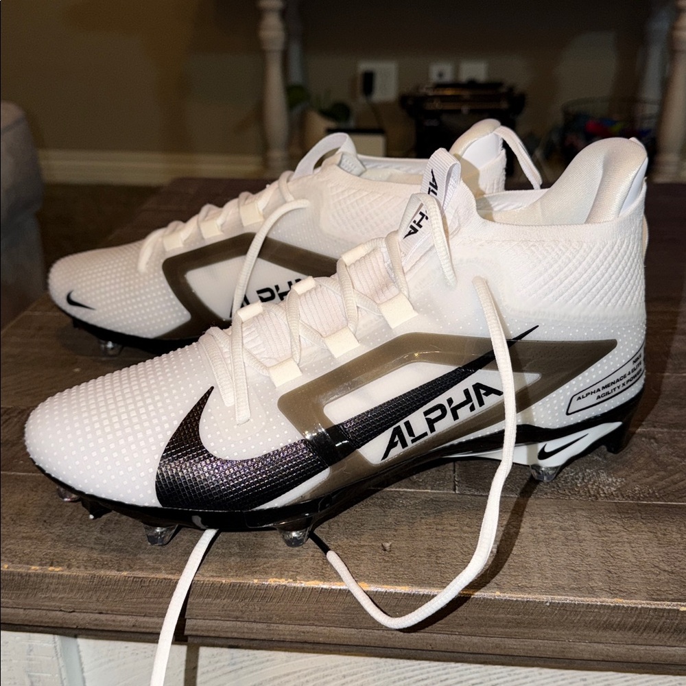 NEW Nike Men's Size 11.5 Alpha Menace 4 Elite D Football Cleats White Black NWOT